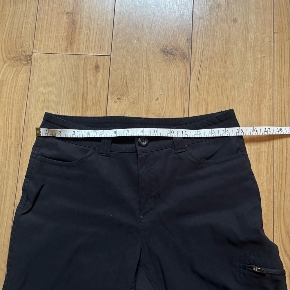 Eddie Bauer Cargo capri pants - Picture 3 of 4